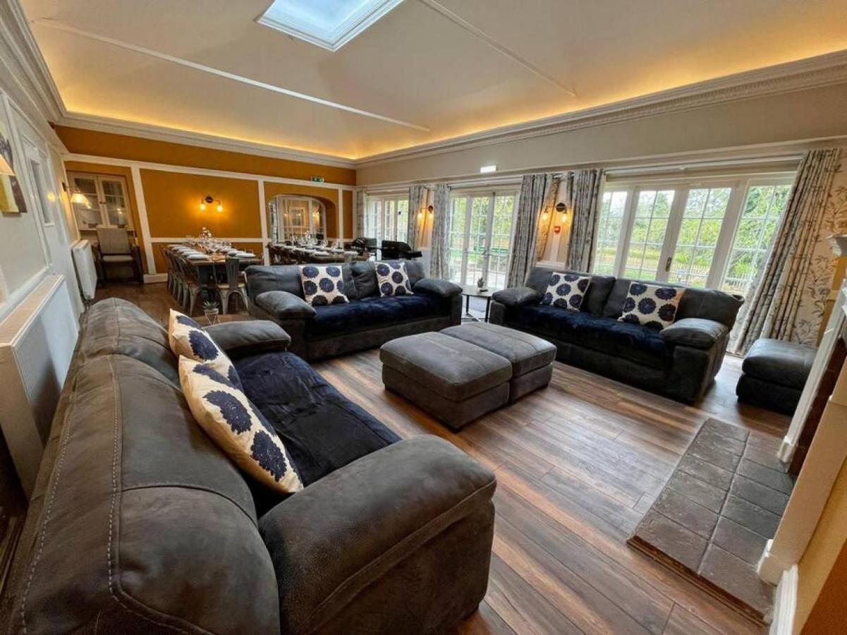 Lydney House Swaffham Sleeps 22 Villa ภายนอก รูปภาพ