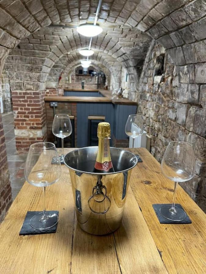Lydney House Swaffham Sleeps 22 Villa ภายนอก รูปภาพ